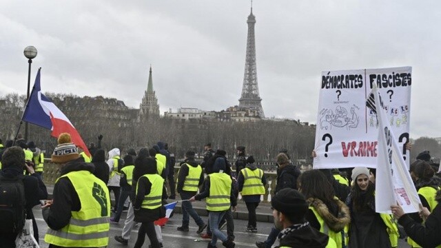 Fransa&#039;da bin 796 sarı yelekliye hapis cezası