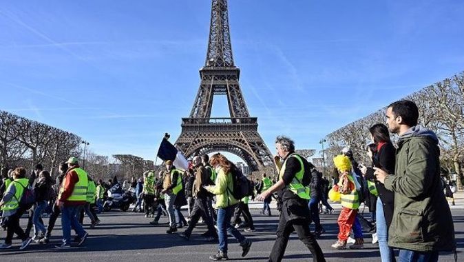 Fransa&#039;da sarı yelekliler gösterilerin 3&#039;üncü ayında sokaklarda