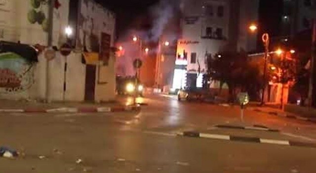 İsrail askerleri cami bastı,3 kişi yaralandı