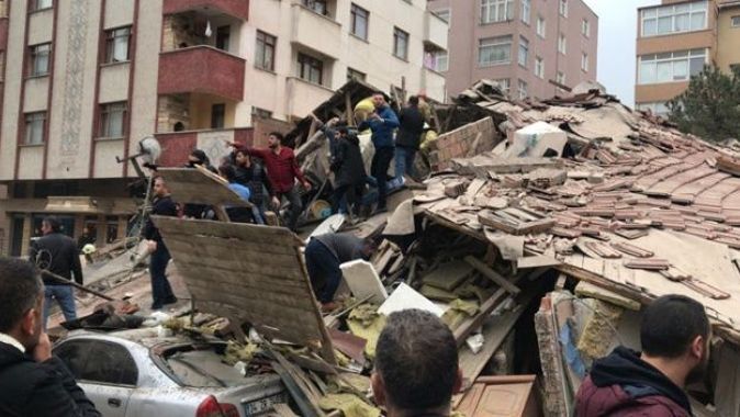 İstanbul Kartal&#039;da 8 katlı bina çöktü