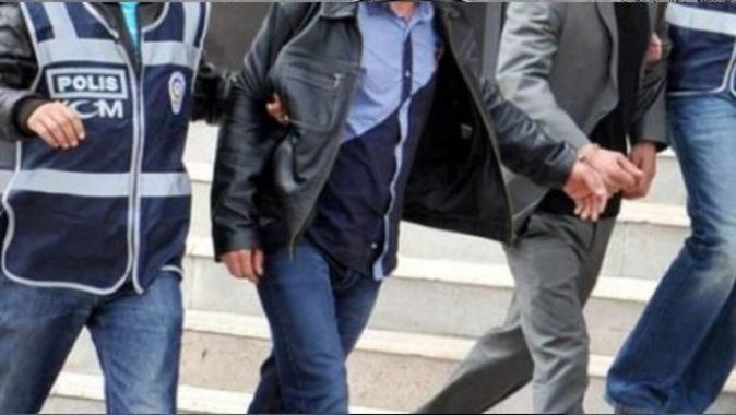 İzmir&#039;de 4 insan taciri zanlısı tutuklandı