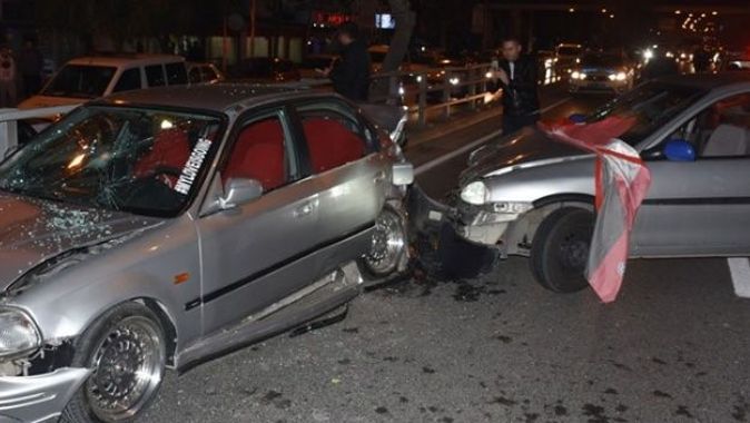 İzmir&#039;de asker uğurlamasında zincirleme kaza