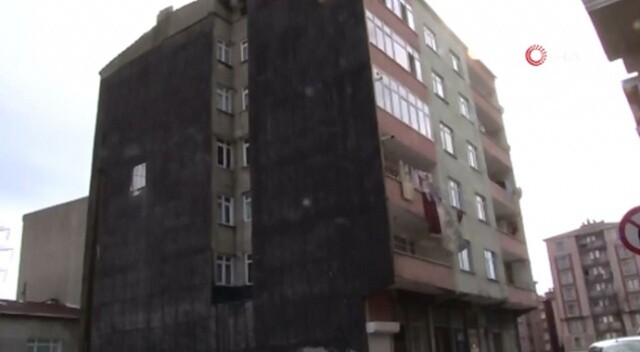 Küçükçekmece&#039;de riskli görülen 5 katlı apartman boşaltıldı