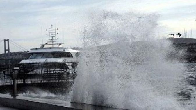 Kuzey Ege&#039;de deniz ulaşımına fırtına engeli