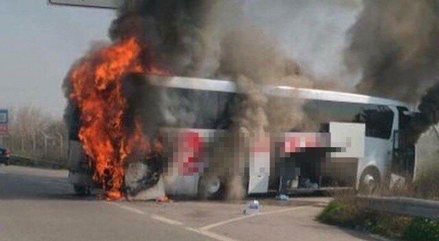 Manisa&#039;da otobüs yandı, 29 yolcu ölümden döndü