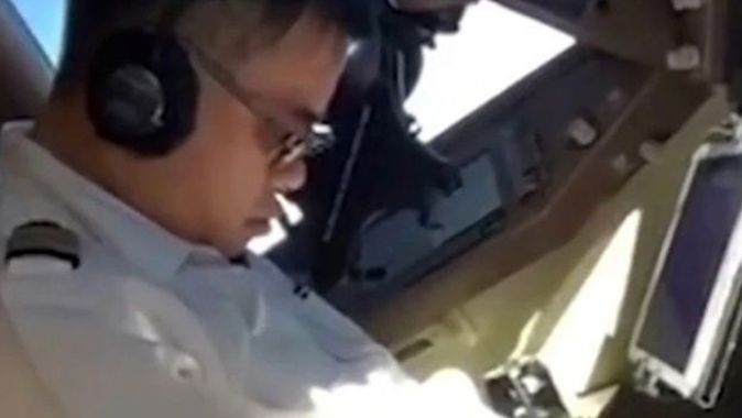 Pilot uçuş sırasında uyuyakaldı