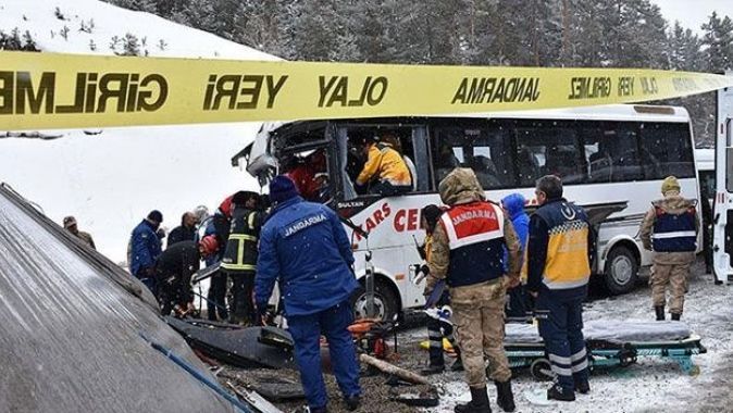 Sarıkamış’ta trafik kazası: En az 20 yaralı
