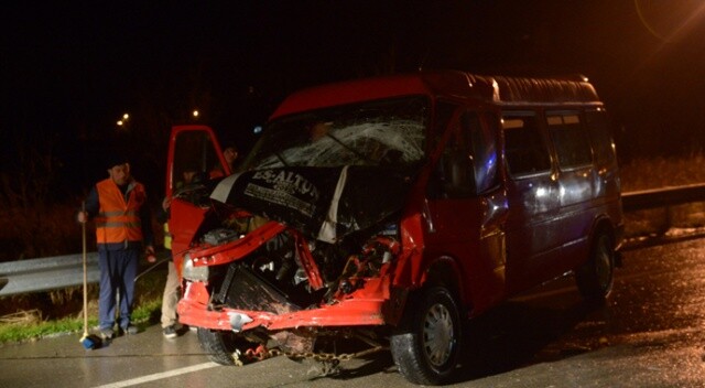 Sinop&#039;ta iki minibüs çarpıştı: Yaralılar var