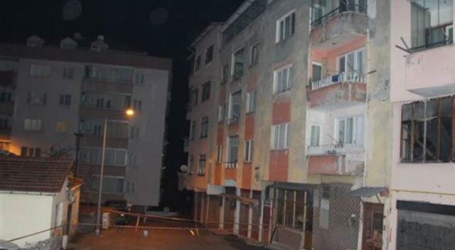 Trabzon&#039;da çatlaklar oluşan 4 katlı binada oturanlar tahliye edildi