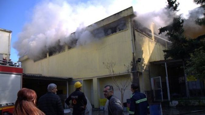 Türkiye&#039;nin ilk filtre fabrikası ikinci kez yandı