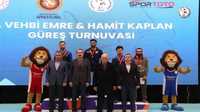Vehbi Emre ve Hamit Kaplan Güreş Turnuvası&#039;nda şampiyon Türkiye