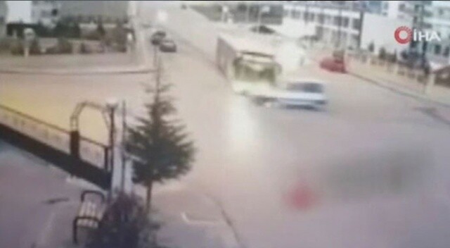 Ankara&#039;da EGO otobüsü araca çarptı: 2 ölü 3 yaralı