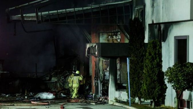 Arnavutköy&#039;deki fabrika yangını tamamen söndürüldü