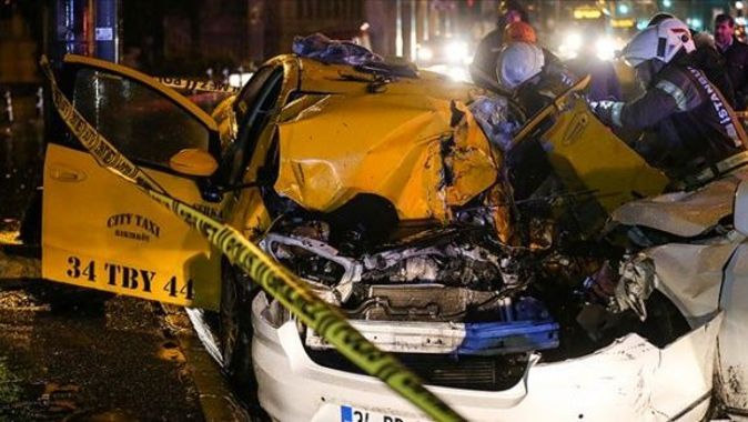Beşiktaş’ta iki otomobil çarpıştı: 1 ölü, 2 yaralı