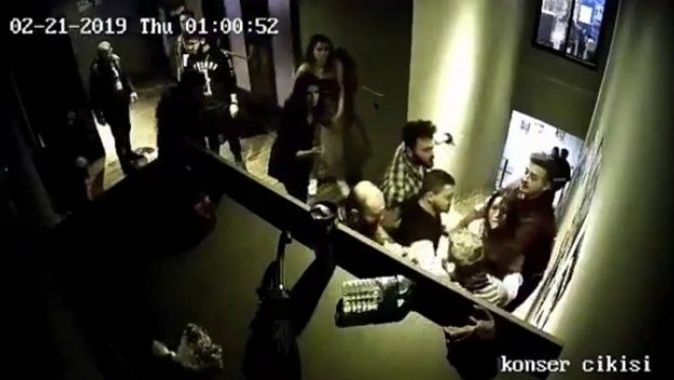 Beşiktaş&#039;ta ünlü eğlence mekanındaki kadınlara şiddet kamerada