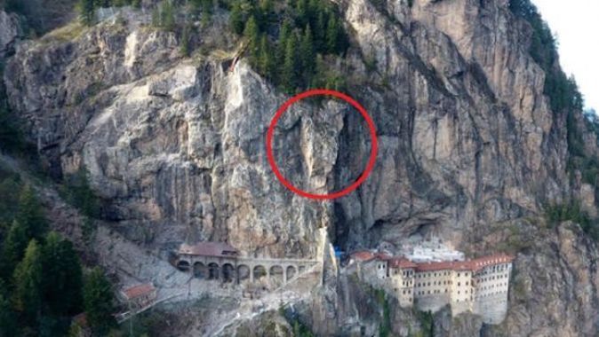 Büyük tehlike! Sümela Manastırı&#039;nda 360 tonluk kaya için harekete geçildi