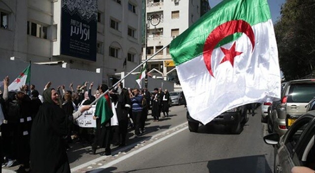 Cezayir&#039;de cumhurbaşkanlığı seçimleri ertelendi