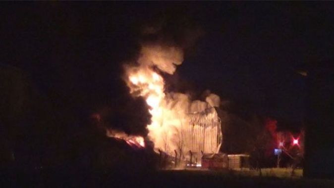 Diyarbakır&#039;da fabrika yangını! İtfaiye ekipleri seferber oldu
