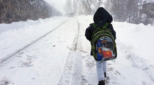 Erzurum&#039;un Karayazı ilçesinde eğitime kar engeli