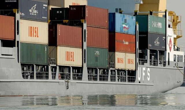 İran&#039;da 153 konteyner yüklü gemi battı