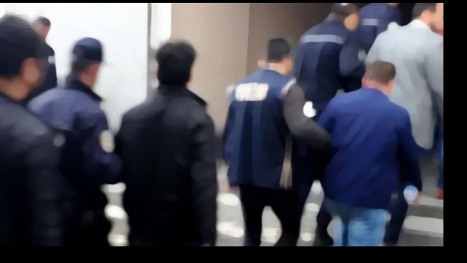 İstanbul’da çete lideri ve 12 adamı tutuklandı