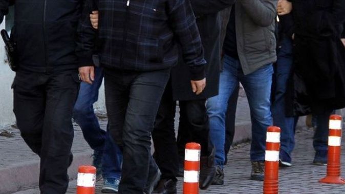 İzmir&#039;de DEAŞ şüphelisi 8 kişi yakalandı