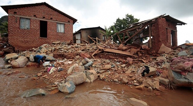 Kasırga Güney Afrika&#039;yı vurdu! Ölenlerin sayısı 700&#039;ü geçti