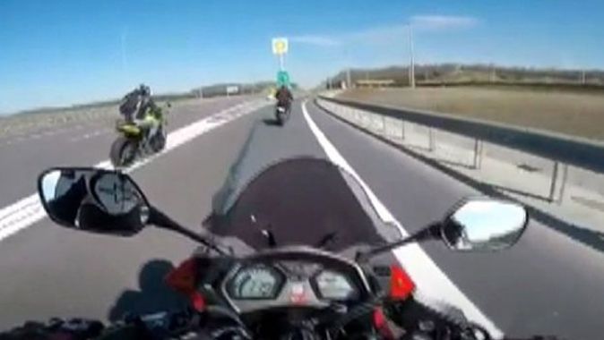 Kuzey Marmara Otoyolu&#039;nda motosikletli sürücü ölümden kıl payı kurtuldu