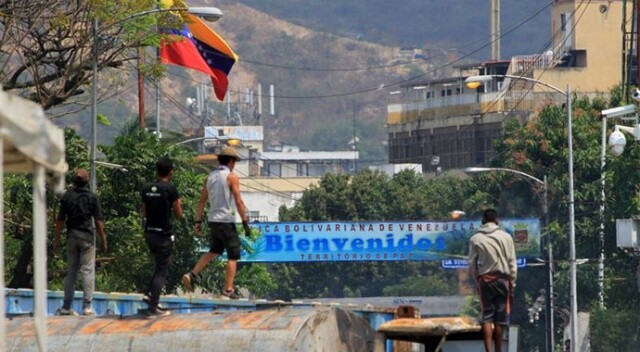 Maduro&#039;dan Kolombiya sınırındaki konteynerleri artırma kararı