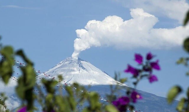 Meksika&#039;da Popocatepetl yanardağında patlama