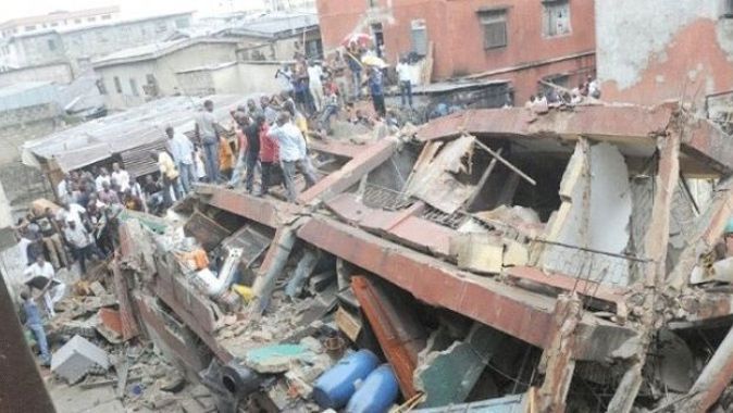 Nijerya’da bina çöktü