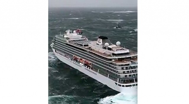 Norveç&#039;te turist gemisi bin 300 yolcuyla denizde sürükleniyor
