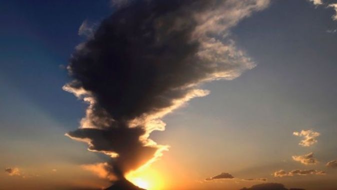 Popocatepetl Yanardağı bir haftada 3 kez patladı