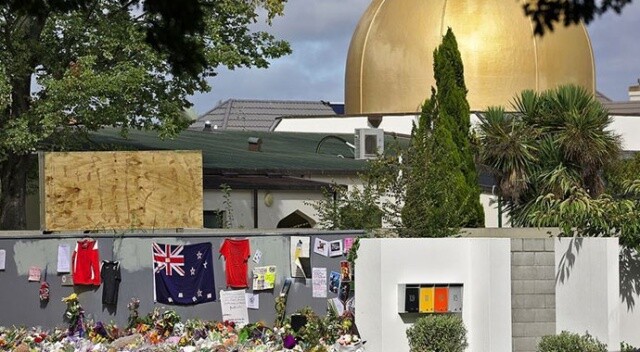 Yeni Zelanda&#039;da terör saldırısına uğrayan camiler ziyarete açıldı