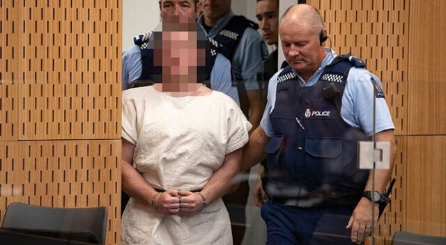 Yeni Zelanda&#039;daki camilere terör saldırısı yapan zanlı mahkemeye çıkartıldı