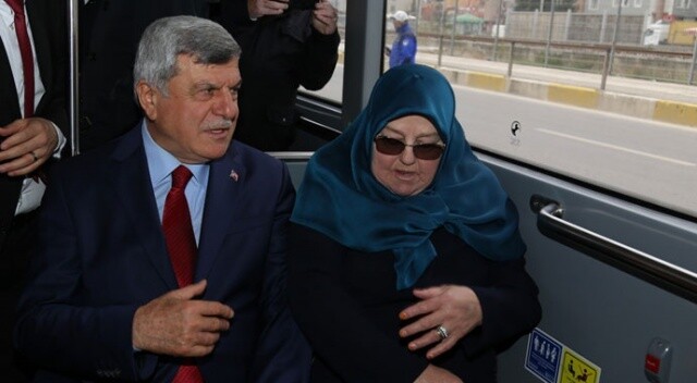 Başkanlığı devretti, belediye otobüsüyle evine döndü