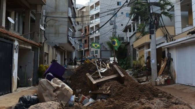 Brezilya&#039;da çöken 2 binada ölü sayısı 5’e çıktı