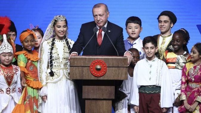 Cumhurbaşkanı Erdoğan: Dünyayı güzelleştiren yegane şey çocukların tebessümüdür