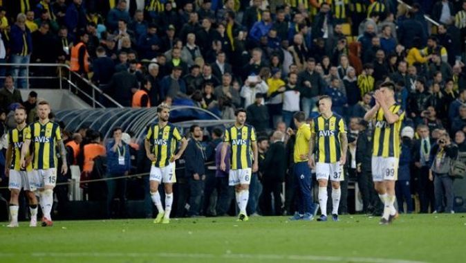 Fenerbahçe dört derbide de geriden geldi