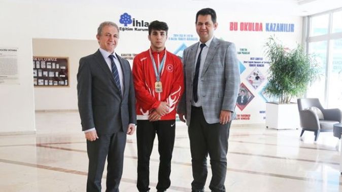 İhlas Koleji’nden Furkan Taş, Zafer Kupası’nda şampiyon oldu