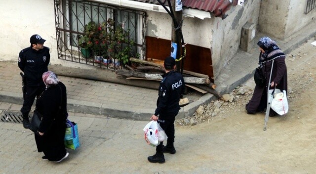 Kağıthane&#039;de vatandaşlar polis nezaretinde evlerine girdi