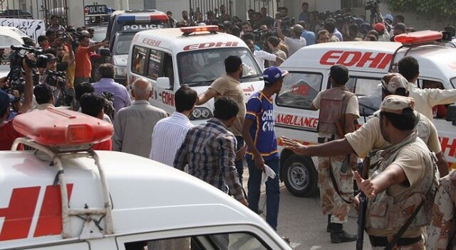 Pakistan&#039;da otobüs durdurup yolcuları öldürdüler!