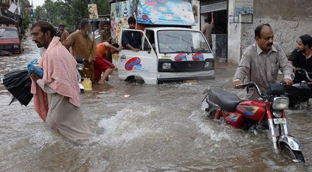 Pakistan’da sel felaketi: 49 ölü, 176 yaralı