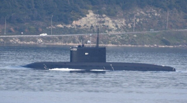 Rus Denizaltısı Çanakkale Boğazı&#039;ndan geçti