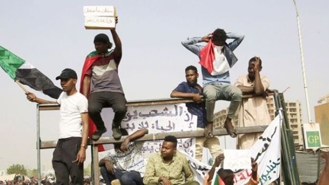 Sudan’da sokağa çıkma yasağı kaldırıldı