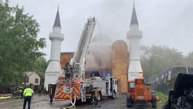 ABD&#039;de bir camide yangın çıktı