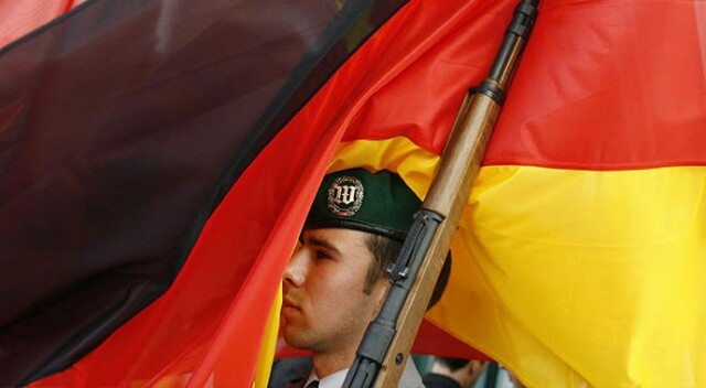 Almanya Irak&#039;taki askeri faaliyetlerini askıya aldı