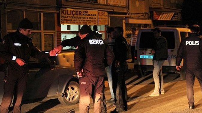 Ankara&#039;da gece yarısı emlakçı dükkanı kurşunlandı