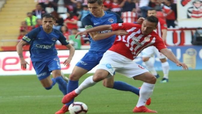 Antalyaspor&#039;u, Doukara ve Mevlüt Erdinç sırtladı