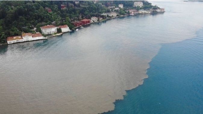 Çamura bulanan İstanbul boğazı havadan görüntülendi